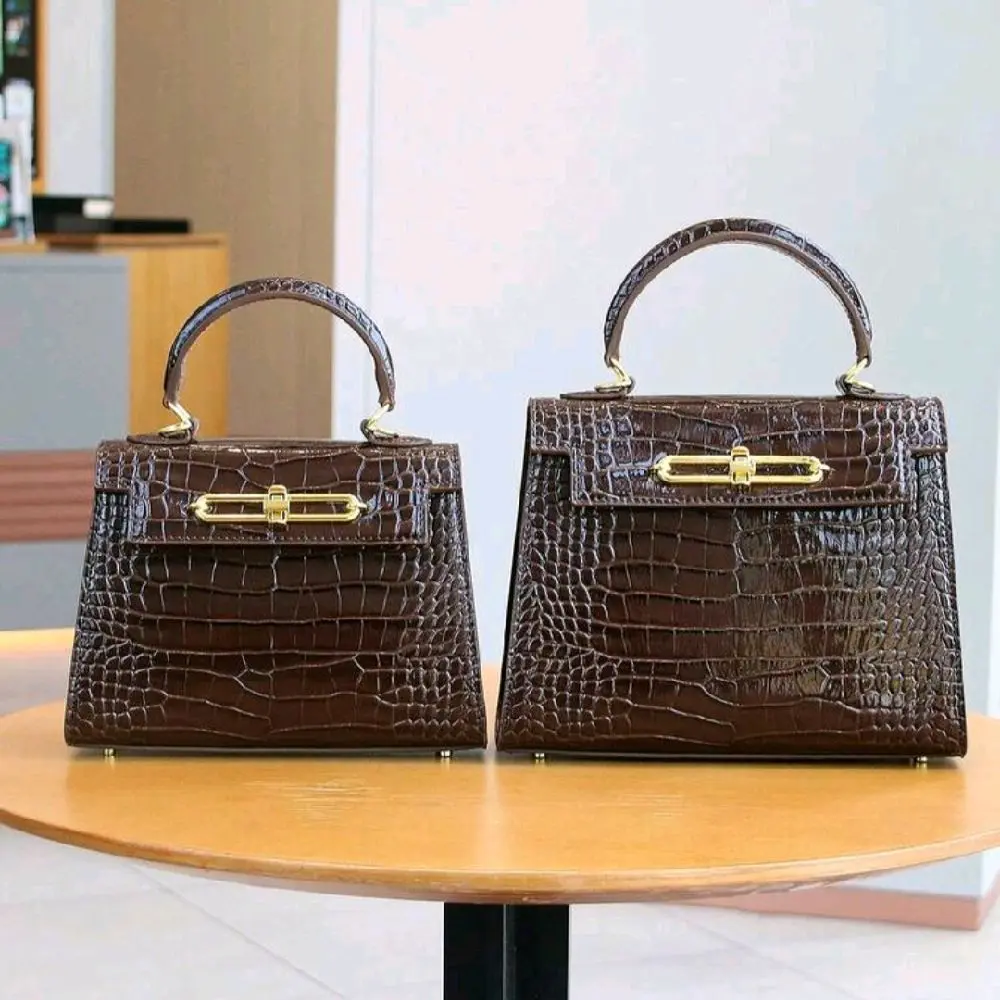 2025 Premium Kelly Summer New Design Women's Fashion Handbag, Coffee Color Crocodile Embossed Platinum Bag, Suitable For OL Commuting And Versatile Office Use, Petite Structured Square Bag, Versatile Shoulder & Crossbody Bag