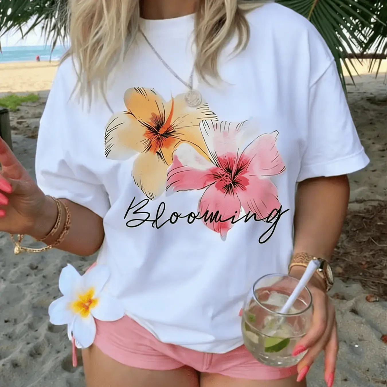 Women's Casual Cotton Round Neck Printed Top - Loose-Fitting White T-Shirt with Yellow-Orange and Pink Double Floral Pattern, Elegant "Blooming" Floral Lettering, Suitable for Beach Leisure, Outdoor Relaxation, Summer Outfit Matching, Cold Wash