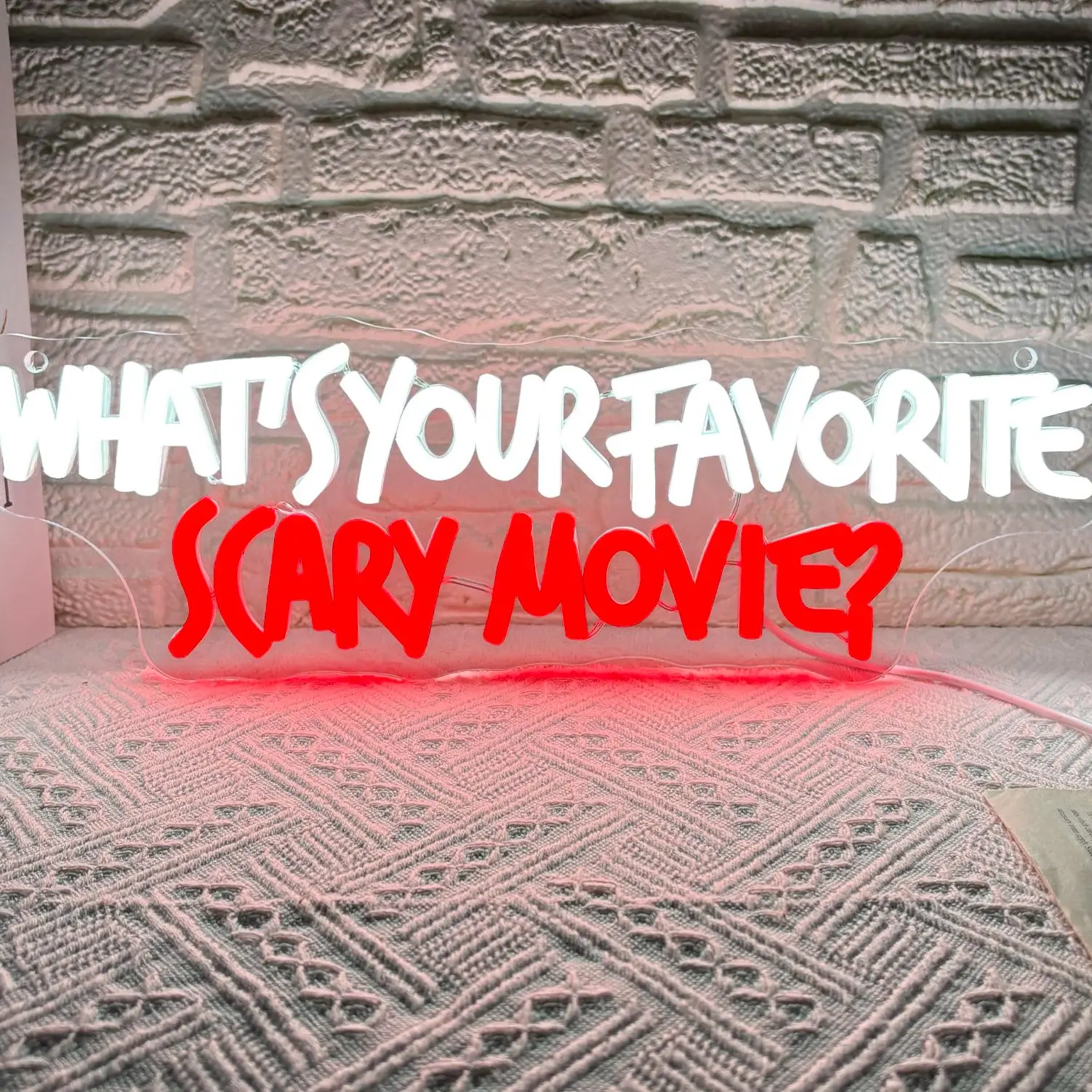 "What's Your Favorite Scary Movie?" Mysterious LED Letter Neon Sign, Energy-Efficient Home Decor Wall Plaque with Adjustable Brightness, Hooks, for Halloween Party, Home Theater Gift, Led Sign
