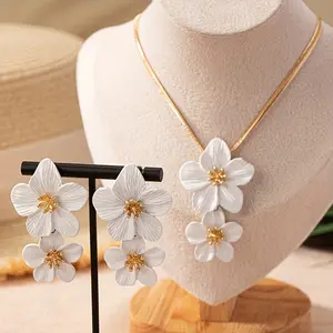 Elegant Flower Pendant Necklace & Earrings Set for Women Perfect for Daily Gatherings Parties Holiday Travel and Festive Gifts Versatile Thoughtful Gift