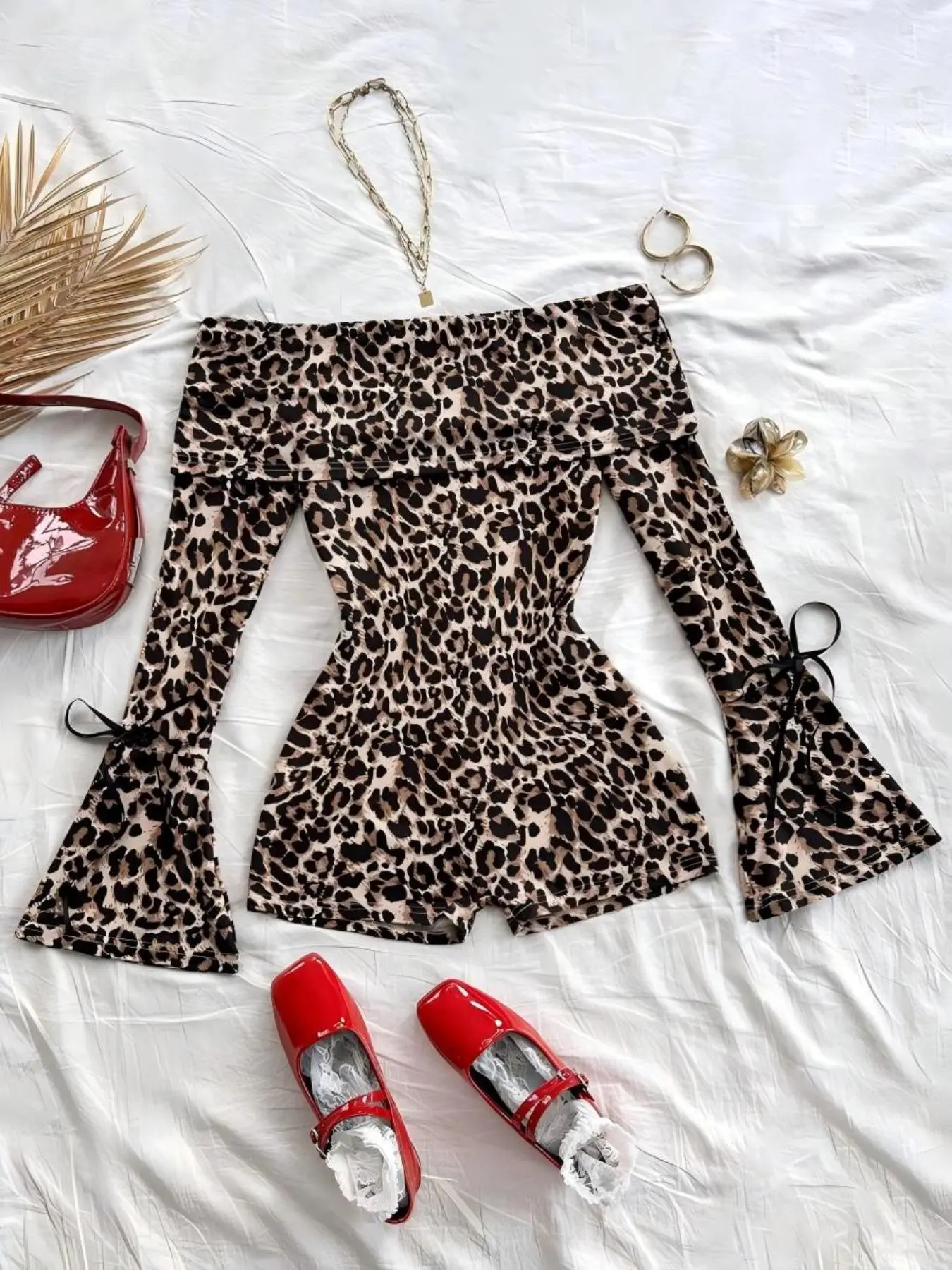 Women's Vacation Knit Leopard Off-Shoulder Long Sleeve Bell Sleeve Bow Romper Casual, Spring & Fall Fashion, Fitted Pattern, Leopard Print Romper, Chic Romper