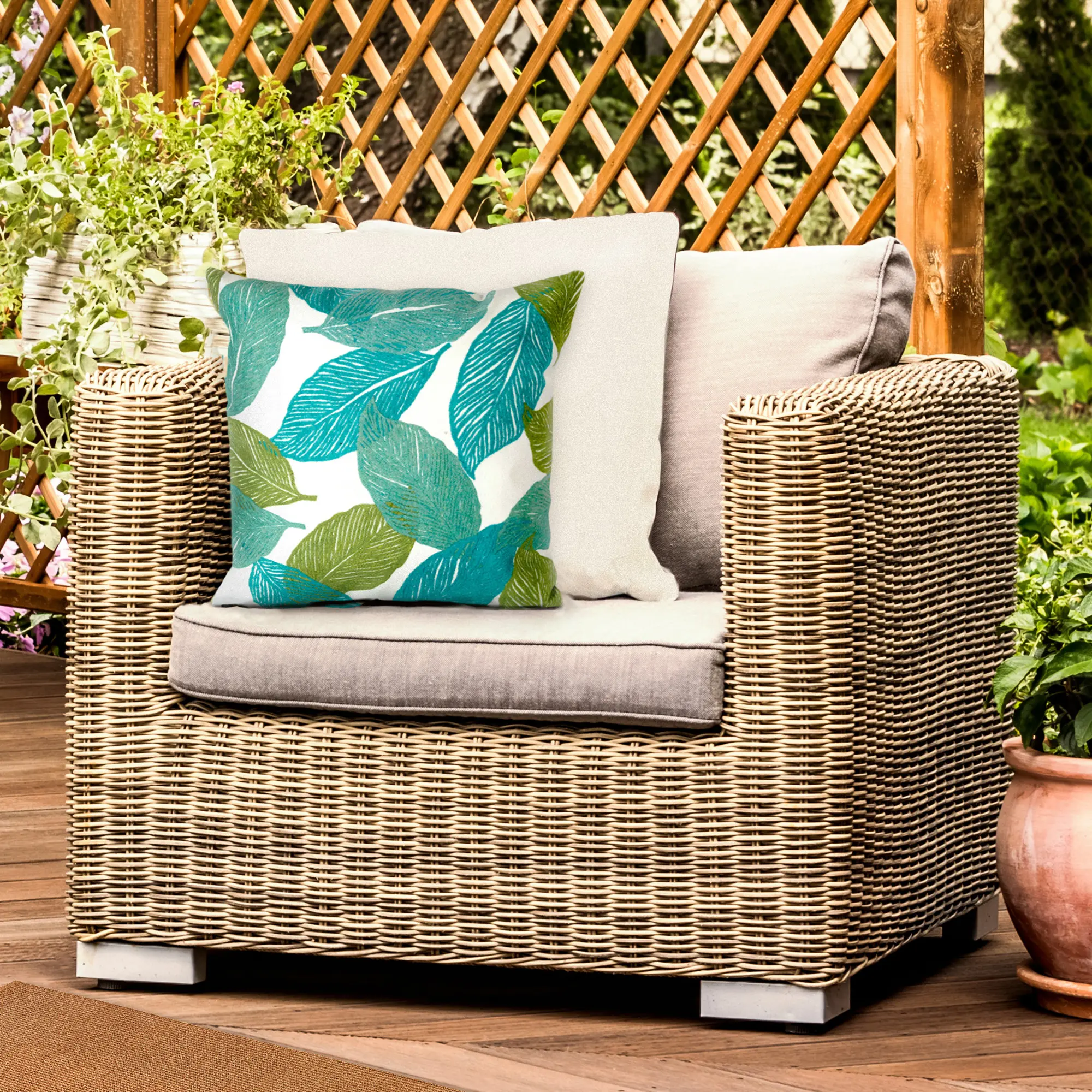 Lush Decor VISIONS I Handmade Indoor/Outdoor Cushion - Contemporary Graphic Botanical Accent, Cushions for Porch (Mystic Leaf)