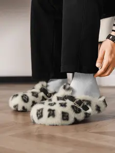 High-End Slip-On Fur Slippers for Men and Women, Plaid Pattern, Thick Sole, Casual Fashion, Anti-Slip, Warm Outdoor Shoes, Footwear, Perfect Gift, Leopard Pattern Slippers, Leopard Print Slippers