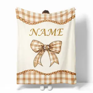 1 Piece Personalized Custom Name Flannel Blanket - Beige Gingham Design with Bow Decoration, Soft Polyester All-Season Home Travel Camping Blanket, Birthday/Christmas Gift, Machine Washable, Suitable for Women, Men and Teenagers