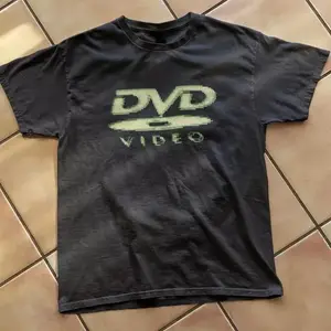 Vale Studio-shop DVD Video Nostalgic Green Logo Vintage Gaming T-Shirt 2000s Aesthetic Retro Cotton Menswear Casual Crewneck Top time  tee  shirt  backwards streetwear gift man gym  clothes  men horror vintage rod  wave