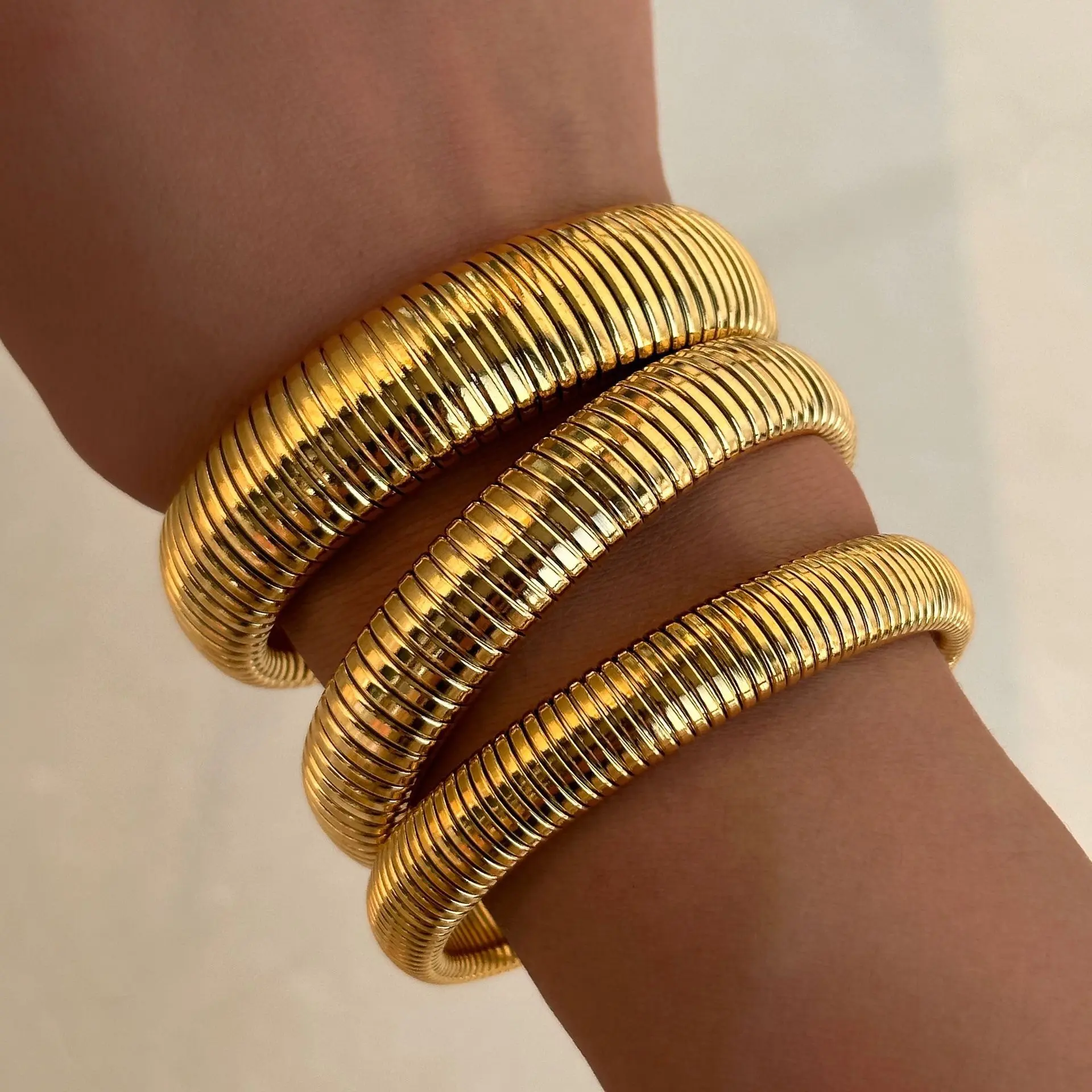 Women's 17K Gold-Plated Stackable Bangle Set (3-Piece) - Tarnish-Free Chunky Accessory, Bracelet Stack, Fashion Costume Jewelry Gift, Permanent Jewelry