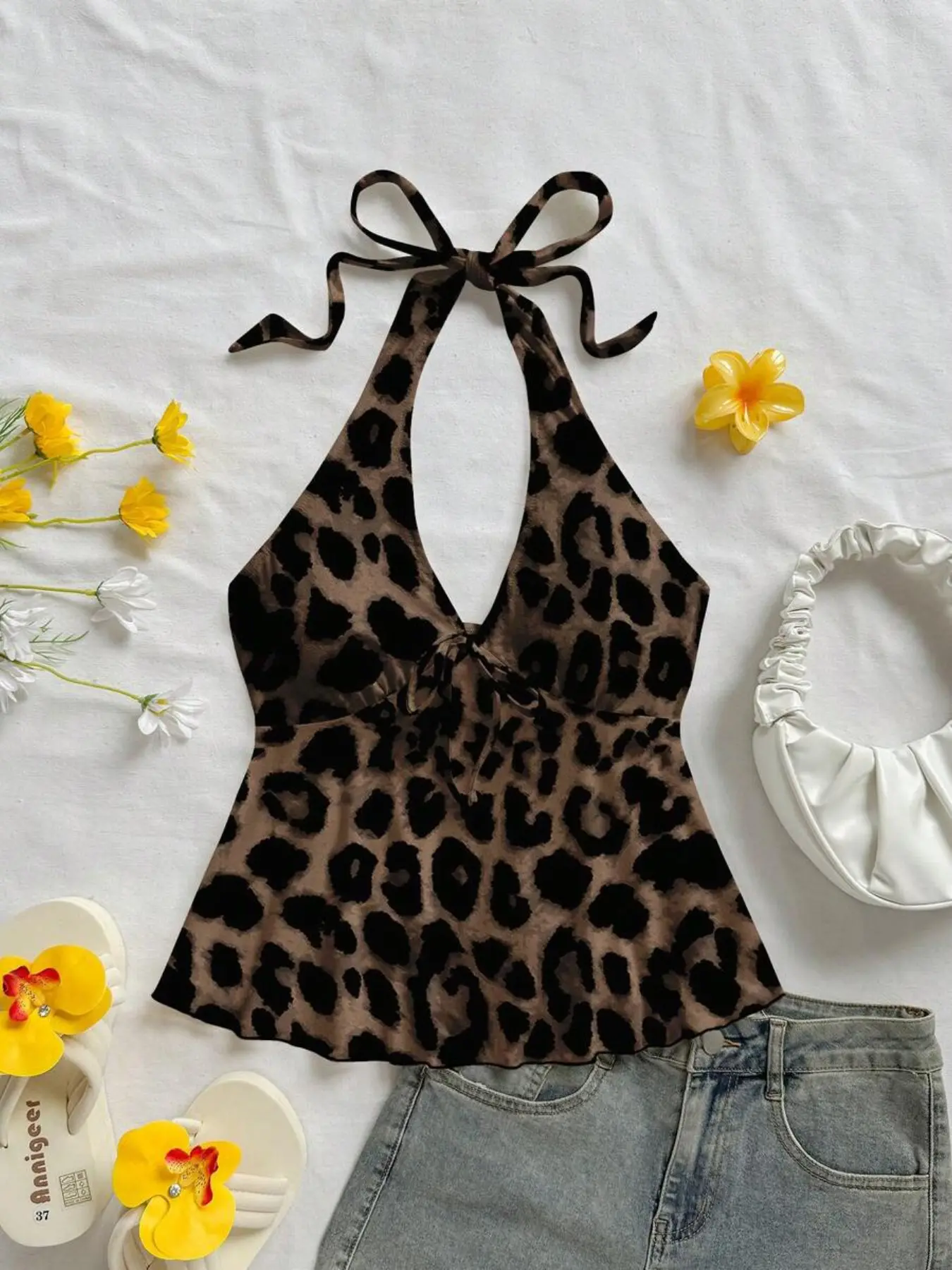 Women's Casual Chic Vacation V-Neck Sleeveless Tie Back Babydoll Halter Top, Adjustable, Perfect for Summer Beach Holidays, Cute Slim-Fitting All-Over Leopard Print Piece