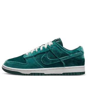 (WMNS) Nike Dunk Low 'Green Velvet' DZ5224-300 (WMNS) Nike Dunk Low 'Green Velvet' DZ5224-300