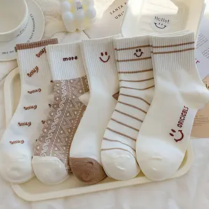5 pairs of cute smile print socks, comfortable and soft sports socks, women's stockings and socks