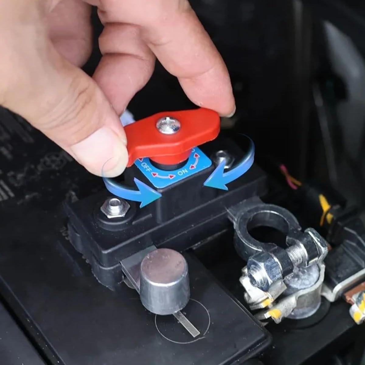 VAYWET Car Battery Power Cut-Off Switch Breaker, 12V/24V Universal Top Post Battery Quick Disconnect, Pure Copper Stable Transmission High Conductivity Disconnect Isolator Automatic Manual Circuit Leak Protector Flame-Retardant Cover for Car Truck Boat Rv