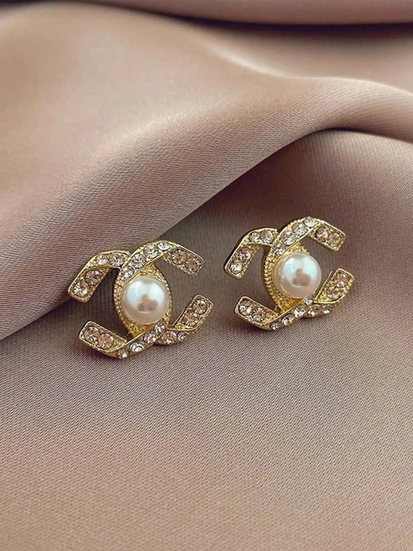 S925 silver, Classic style earrings, crisscross pearl spiral column earrings, zircon stud earrings, Artificial zircon earrings, double C-shaped earrings suitable for daily clothing, outings, ladies' jewelry