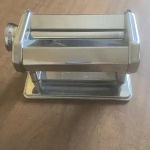 ISILER Pasta Maker, 9 Adjustable Thickness Settings 2-in-1 Pasta Machine with Rollers and Cutter, Noodle Maker for Pasta, Dumpling Skin, Spaghetti, Fettuccini, Lasagna