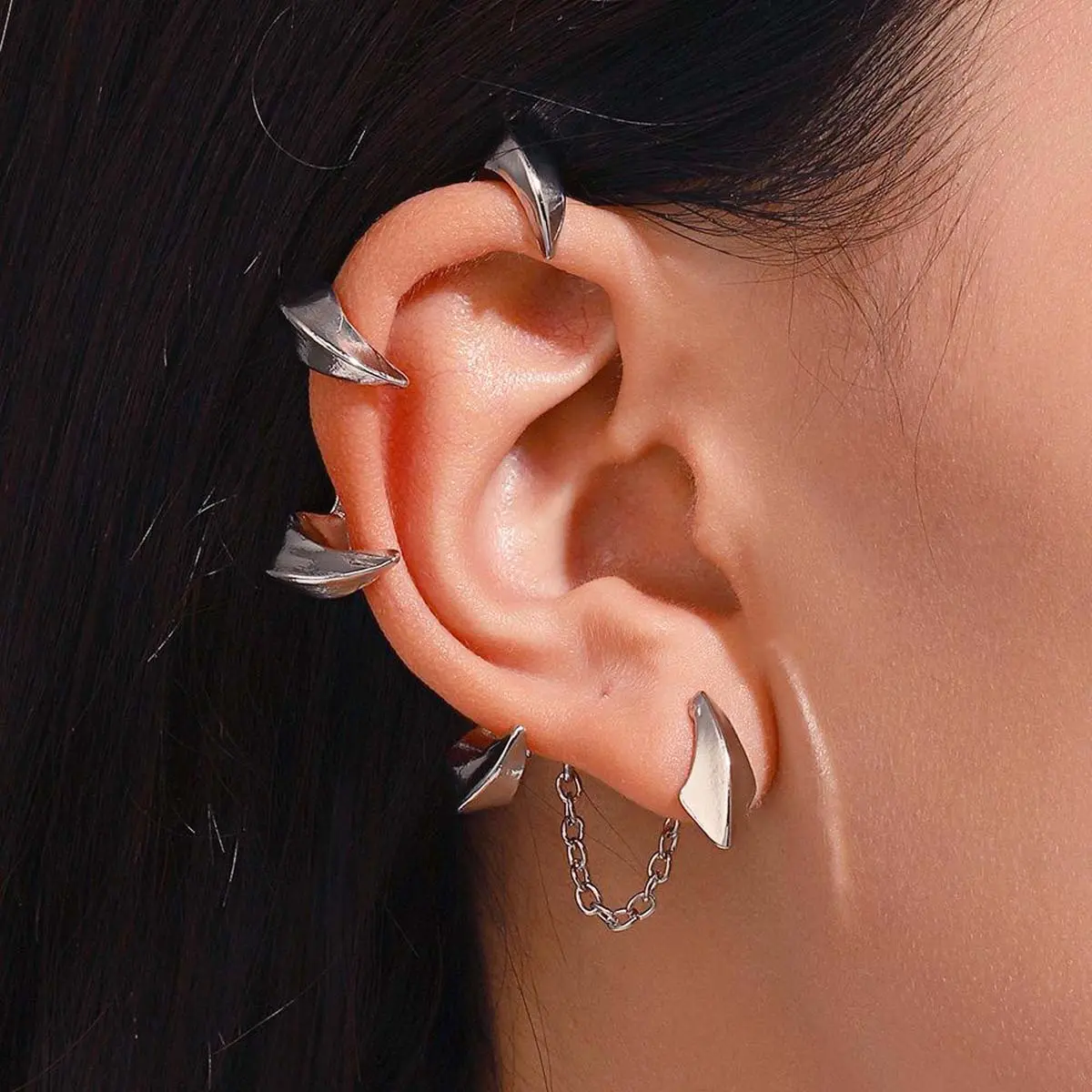 Fashionable holeless ear clips, geometric ear bone clips, Gothic devil ear clips, punk exquisite and charming niche design, versatile