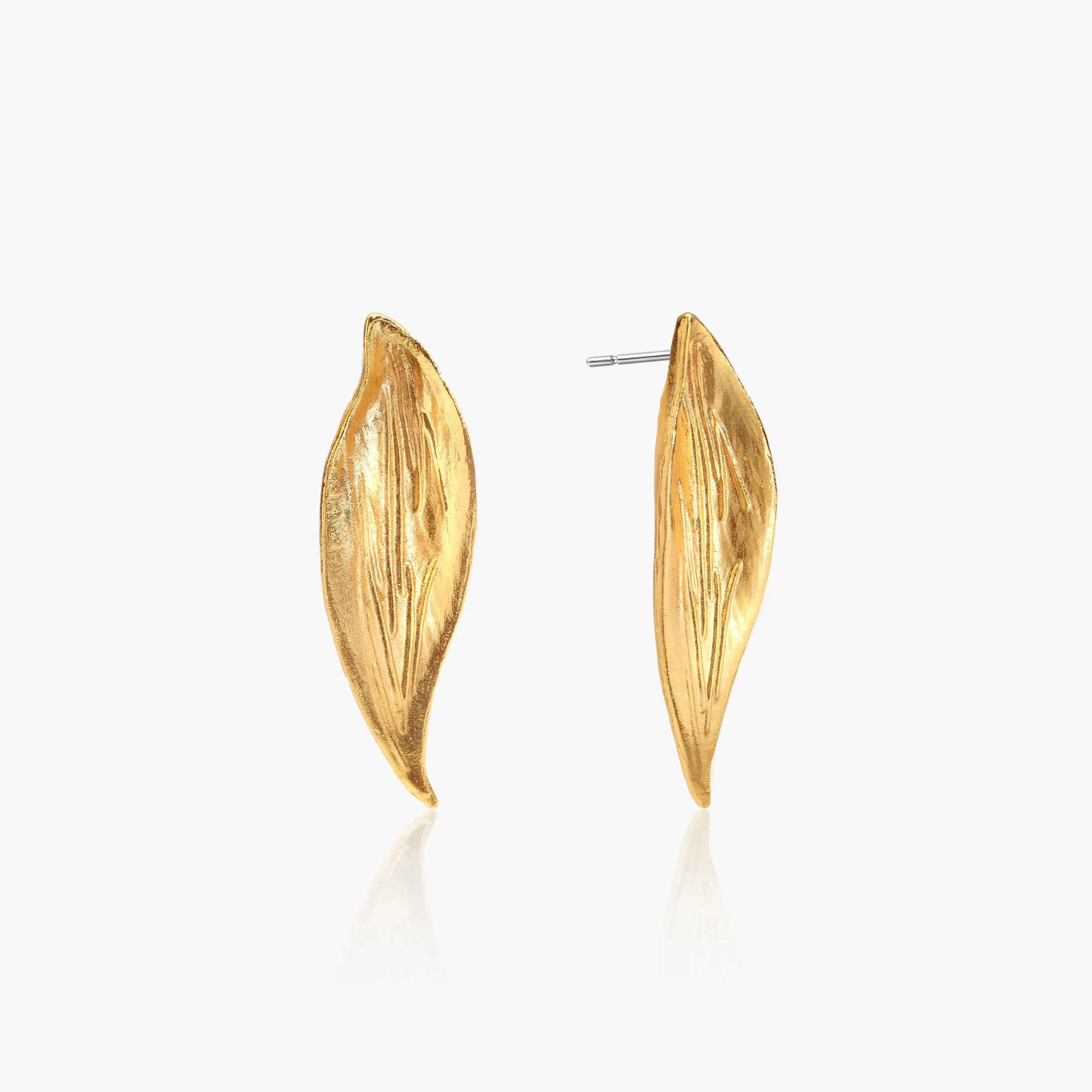 en route Golden Leaf Stud Earrings, Minimalist Gold Leaf Sparkling with Brilliant Design, Perfect for Everyday Elegance and Layering