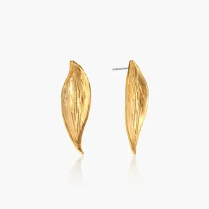 en route Golden Leaf Stud Earrings, Minimalist Gold Leaf Sparkling with Brilliant Design, Perfect for Everyday Elegance and Layering