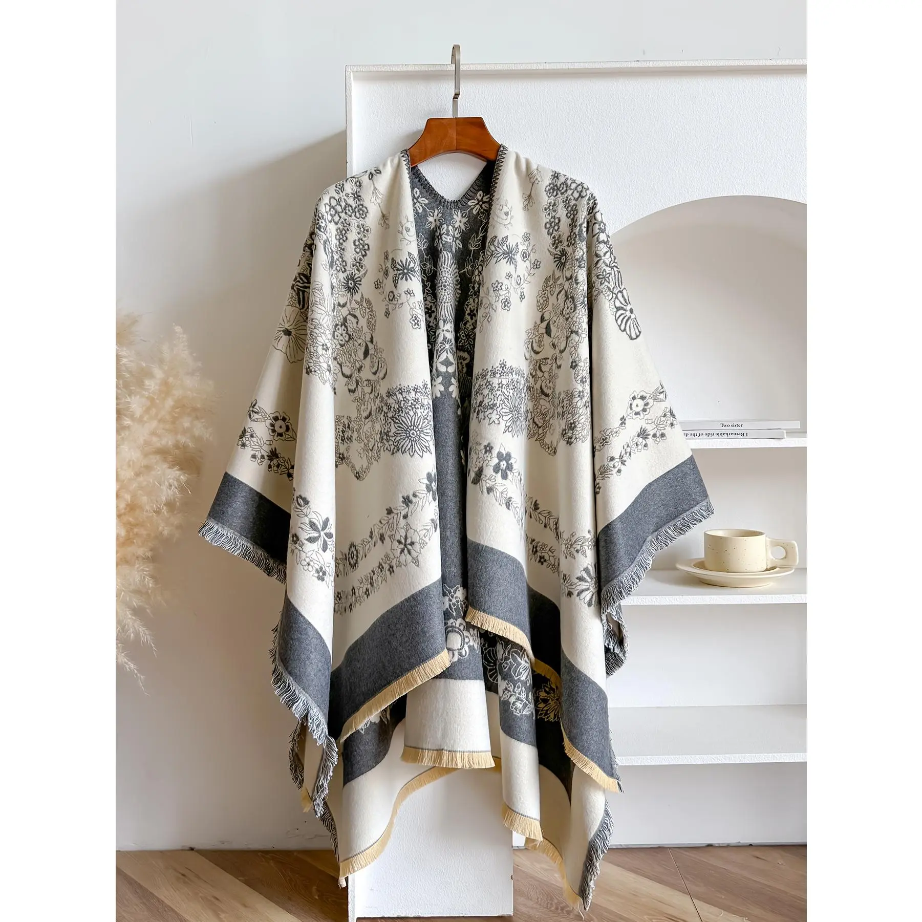 Plus-size double-sided faux cashmere shawl coat, vintage floral print, reversible, suitable for autumn and winter commuting, and for creating a stylish look on outings