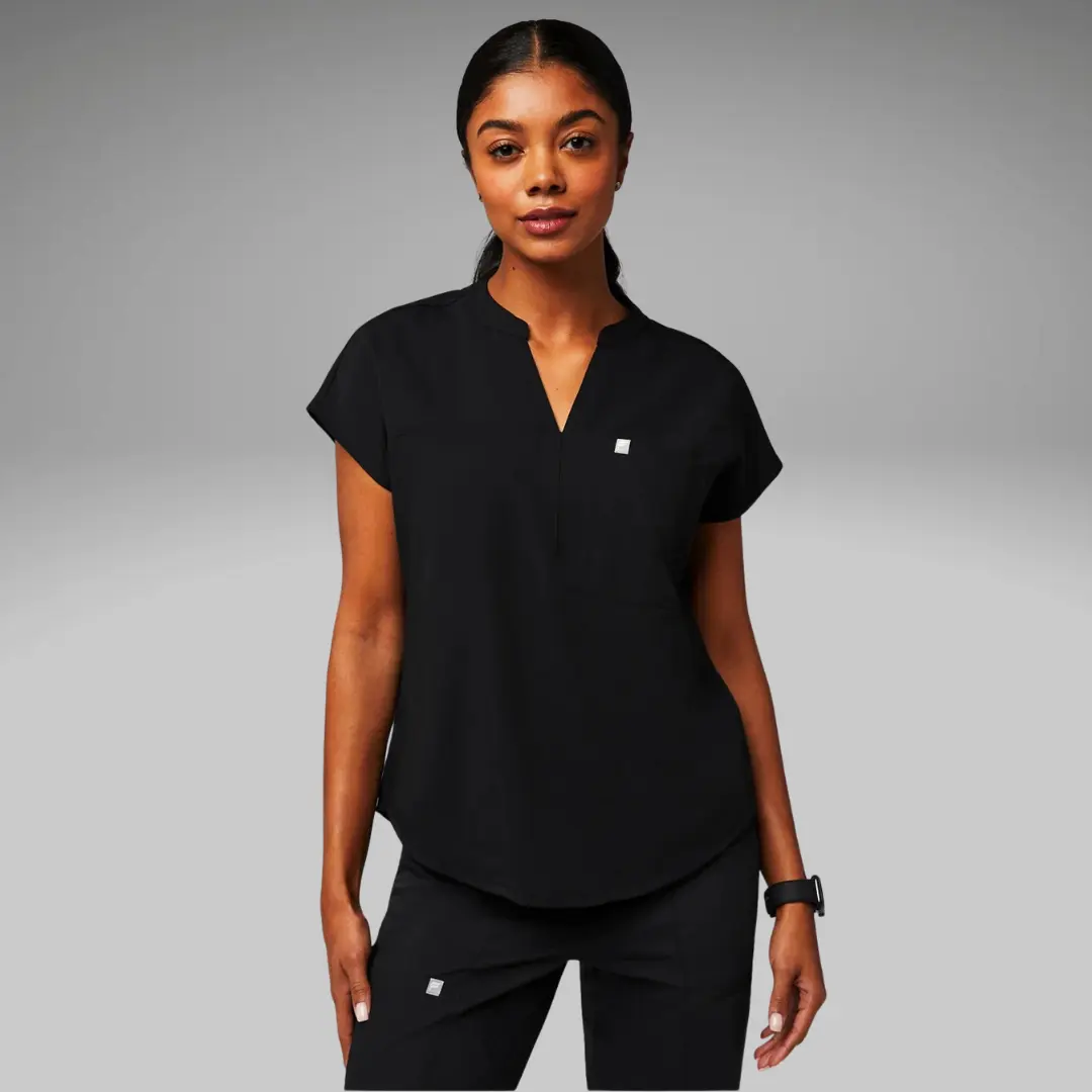 Fabletics Women's Evolve 3-Pocket Scrub Top Fabletics Women's Evolve 3-Pocket Scrub Top