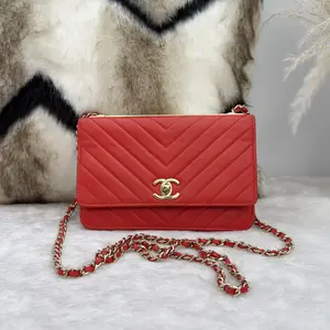 Pre-owned CHANEL Trendy CC Red Chevron Quilted WOC Chain Bag 866