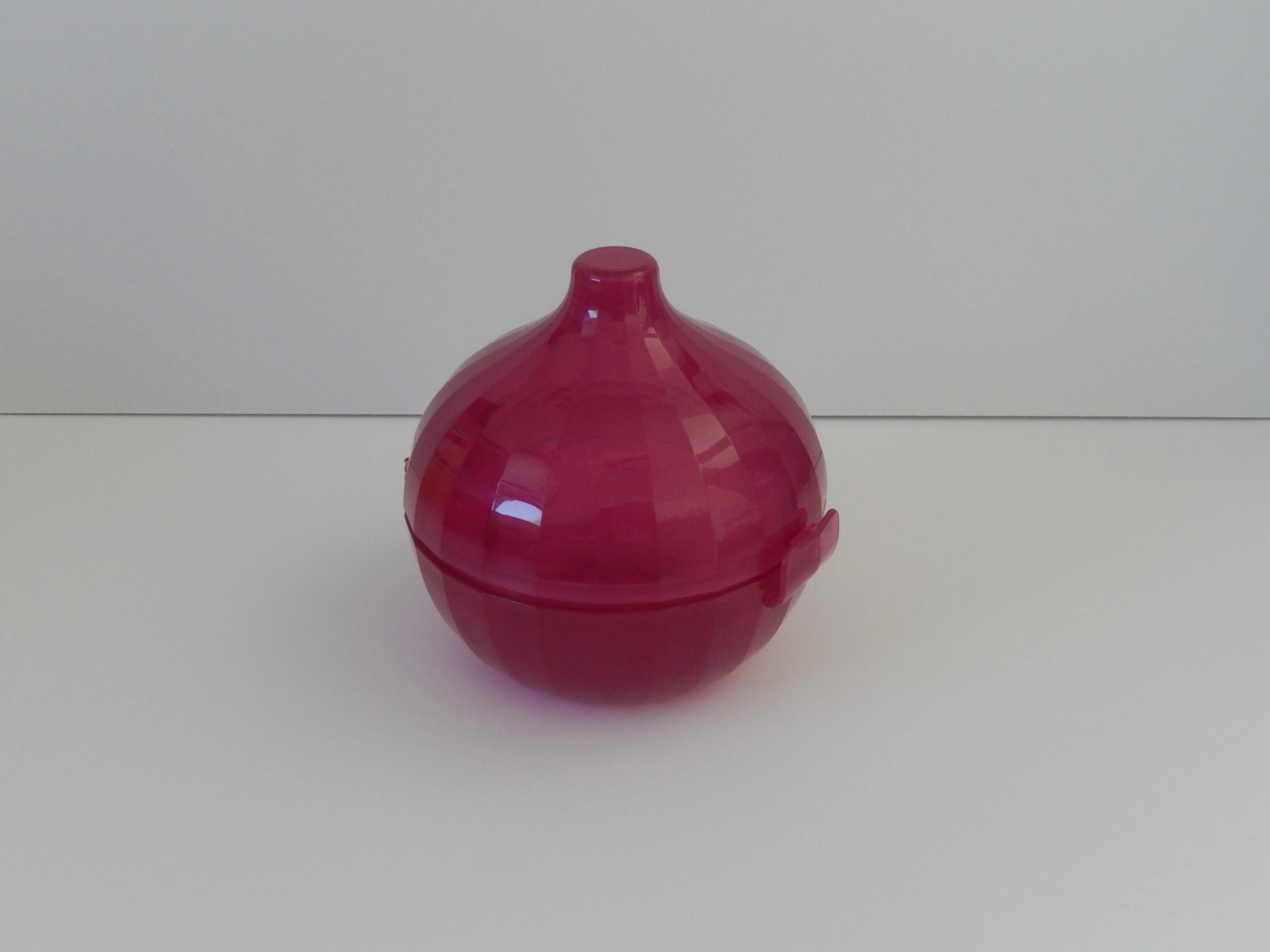 Tupperware Onion Keeper Purple Color