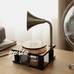 Vintage Italian-style record player desktop ornament for model rooms, light luxury living room TV cabinet gramophone soft decoration with crystal