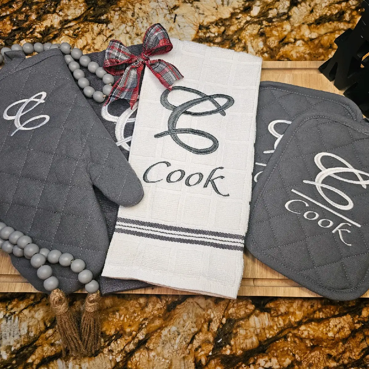 Kitchen Set, Personalized Kitchen Set,  Potholder, Oven Mitt, Kitchen Decor, Home Decor, Wedding Gift, Mother's Day Gift, Housewarming Gift