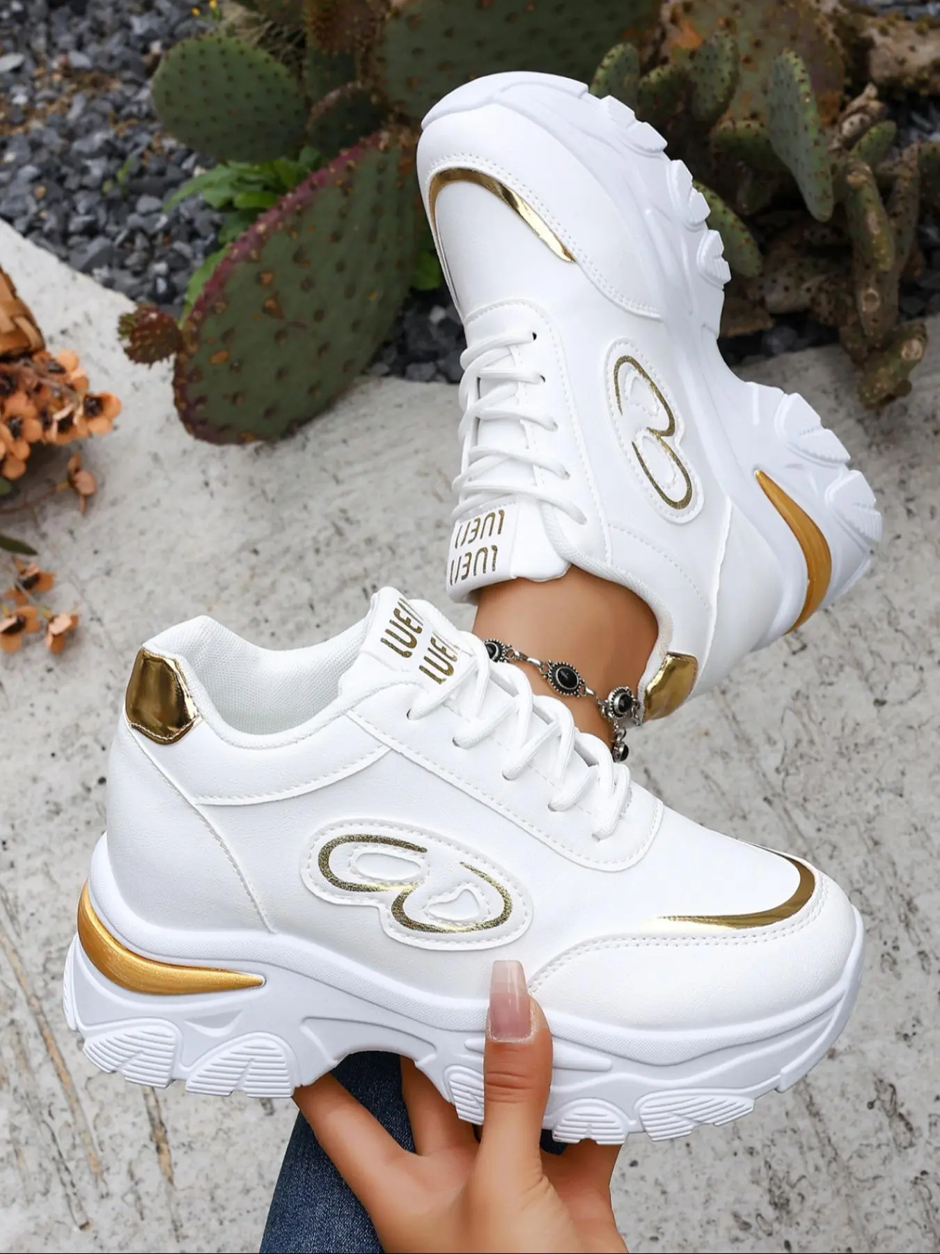 Women's new athleisure lace-up sneakers, Casual lifestyle footwear, Casual Athletic Footwear, breathable uppers with comfortable design, platform height, Platform Shoes Sneaker, suitable for daily casual and commuting wear, gifts and back-to-school choice
