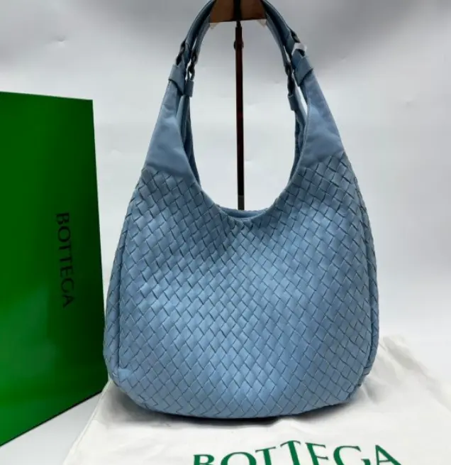 Pre-owned BOTTEGA VENETA: lether Crossbody Bags Bottega Veneta C19116098157 Shoulder Bag in Light Blue Woven Leather with Adjustable Straps