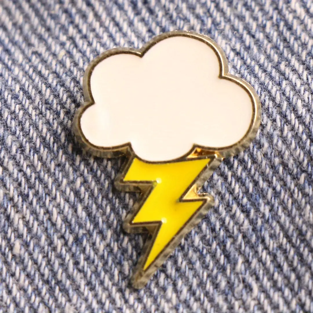 Metal brooch cartoon fashion lapel badge gift for a friend