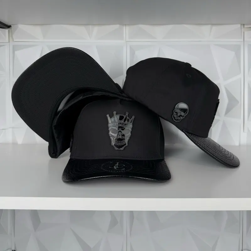Skull plate SnapBack hat-black/learher