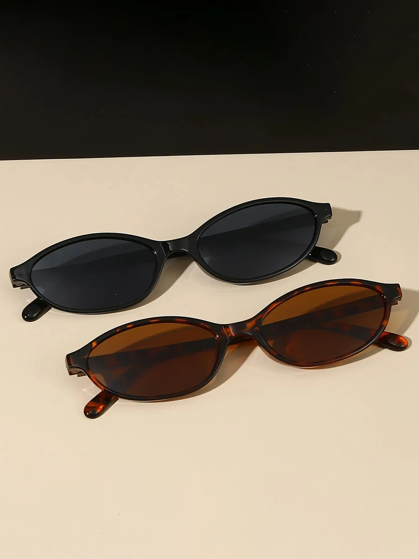 Vintage Small Frame Sunglasses, Trendy Casual Sunglasses for Women, Casual Style Eyewear, Trendy Beach Eyewear, Fashion Accessories for Everyday Use and Outdoor Activities, Beach Travel Eyewear, Signature Shades