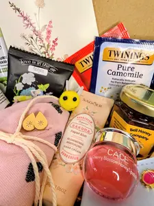 Mother’s Day Boxes - Cozy Self-Care Essentials with Honey Touches & Jewelry Set for Mom Grandmas Bonus Moms - Perfect Gift for Body Care & Relaxation