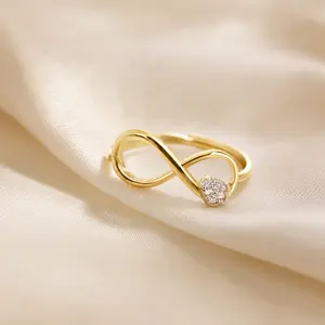 Infinity Ring with Heart Zirconia in 18K Gold