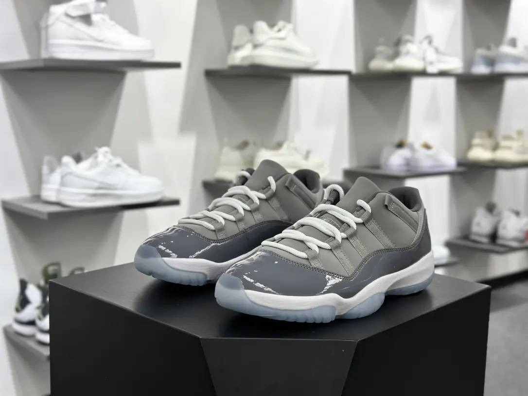 Men Low Top Basketball Sneakers Medium Grey Smooth Leather And Dark Grey Gloss Patent Upper Clear Icy Translucent Outsole Lightweight Padded Insole Lace Up Non‑Slip Sport Street Casual Shoes