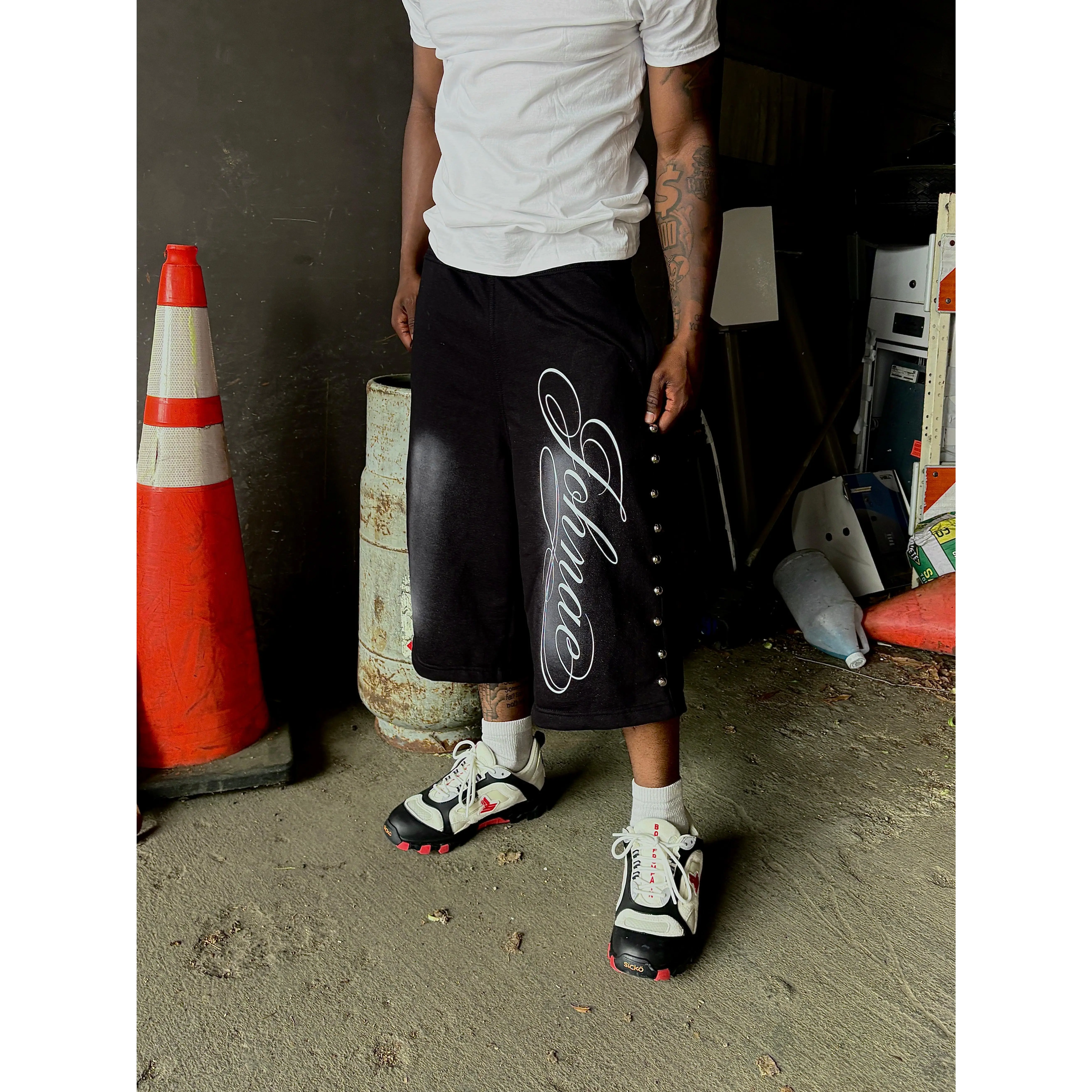 BLACK CALLIGRAPHY CAPRI SHORTS