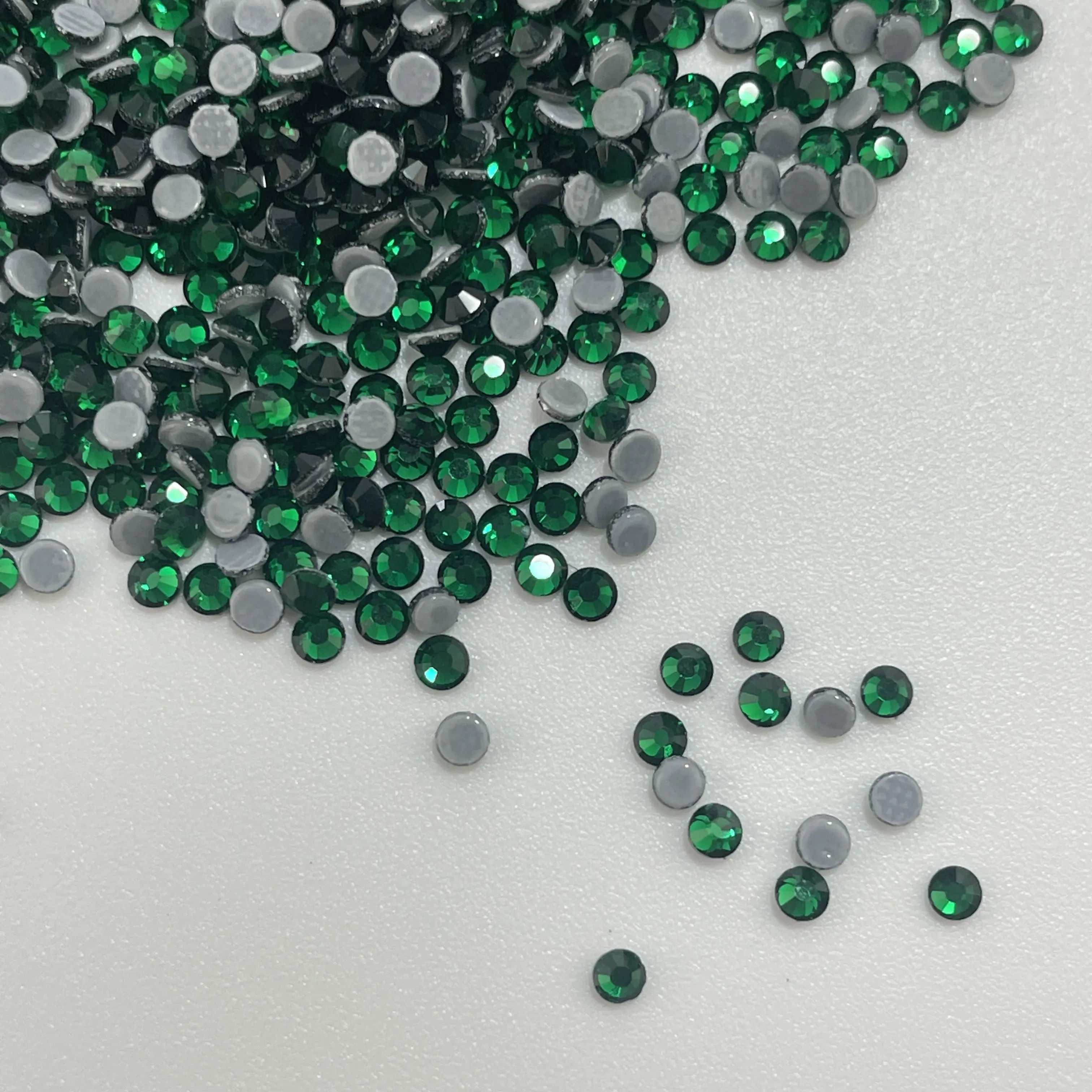 1440Pcs ASFA128 Emerald Shiny Finish Hot Fix Rhinestones - SS10 Pattern, for Crafts, DIY Tumblers, Clothes Decoration Accessories