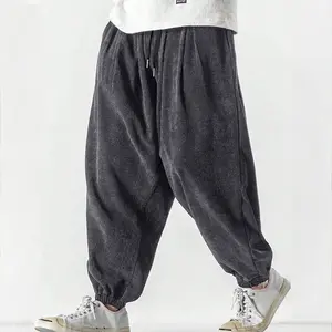 Available in packs of 4, 3, or 2. Men’s retro solid-color fleece jogger pants for autumn/winter, loose street-style sweatpants; casual solid-color long pants; loose wide men’s jogger pants.