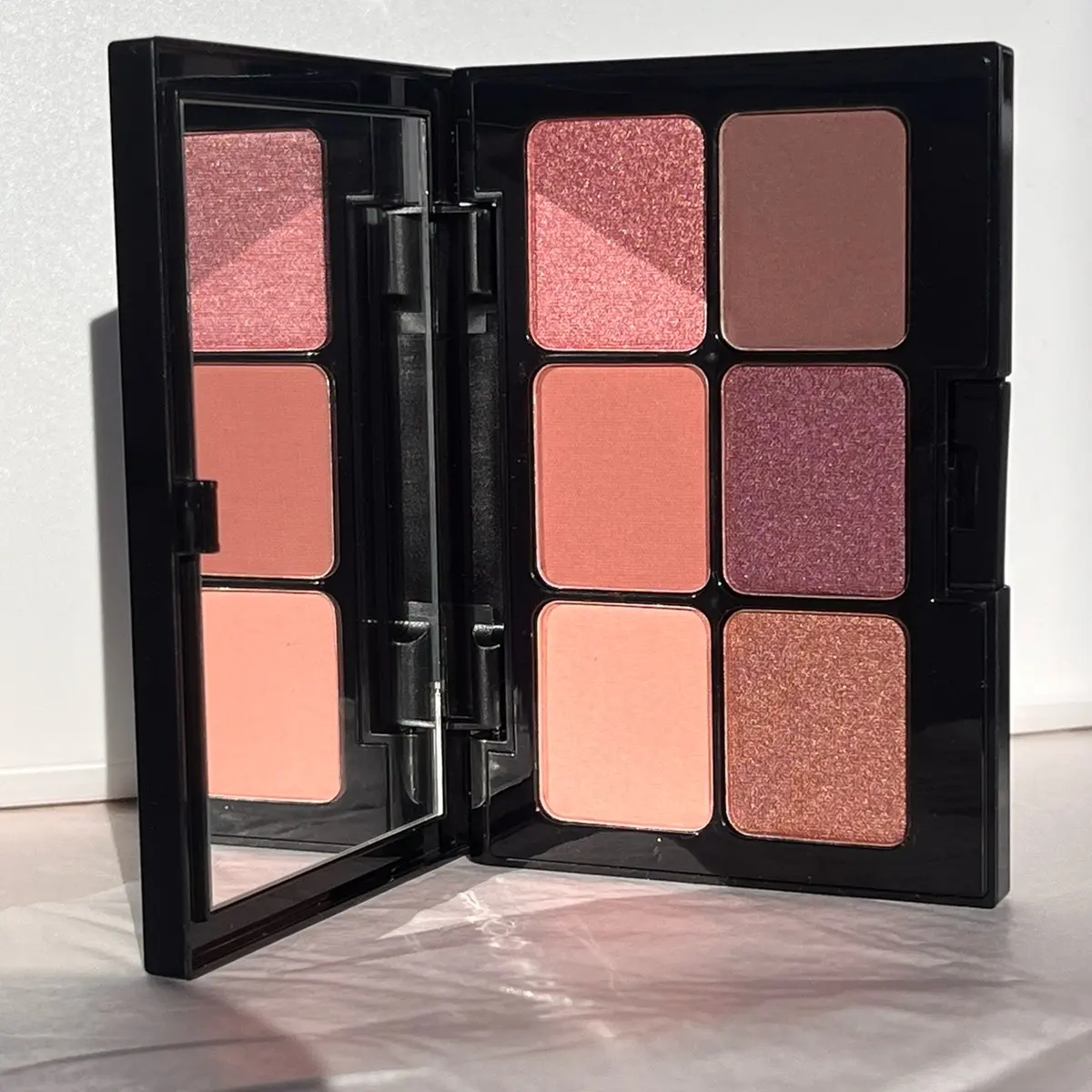 Perfect Plum Eyeshadow for a Flawless Look - Makeup Cosmetic face palette