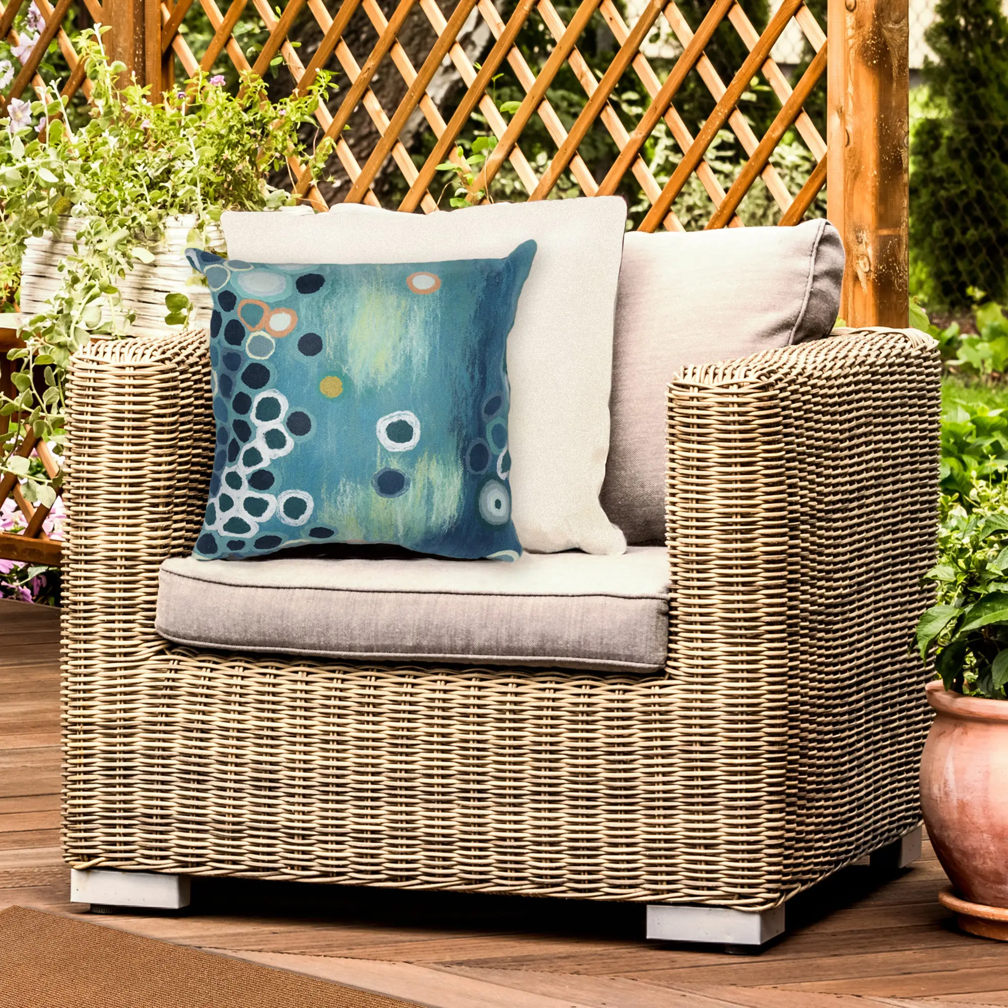 Lush Decor VISIONS IV Creative Decorative Cushion - Indoor/Outdoor, Handmade, Contemporary Graphic Casual Accent Pillow (Sunken Treasure)