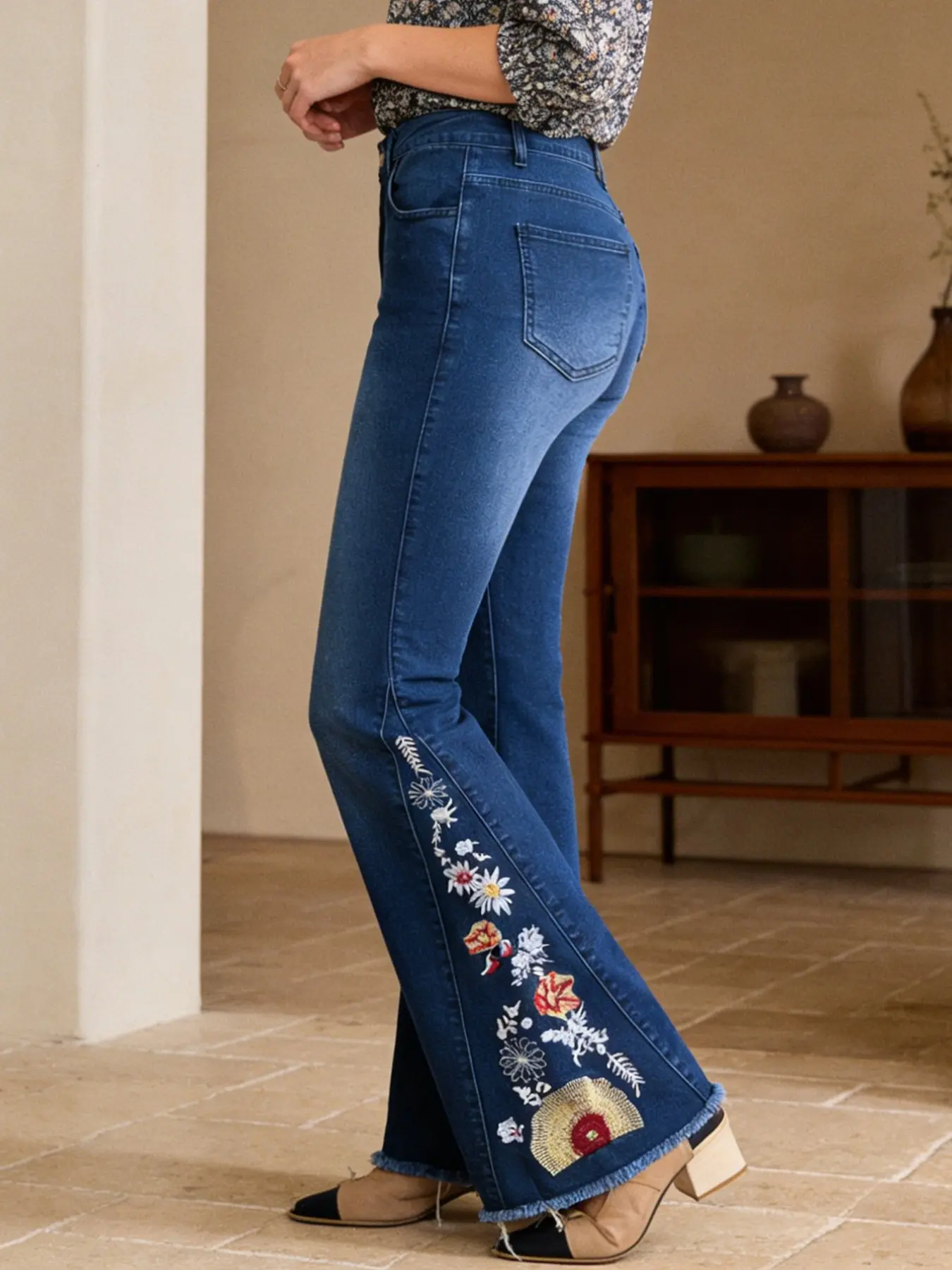 Women's Embroidered Elastic Denim Bell Bottom Pants, Casual Fit Long Jeans for Everyday, Ladies' Fashionable Chic Wide Leg Trousers Womenswear