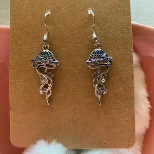 Sparkling Jellyfish Earrings - Elegant Design with Sparkling Accents, Lightweight and Stylish Accessory for Any Occasion