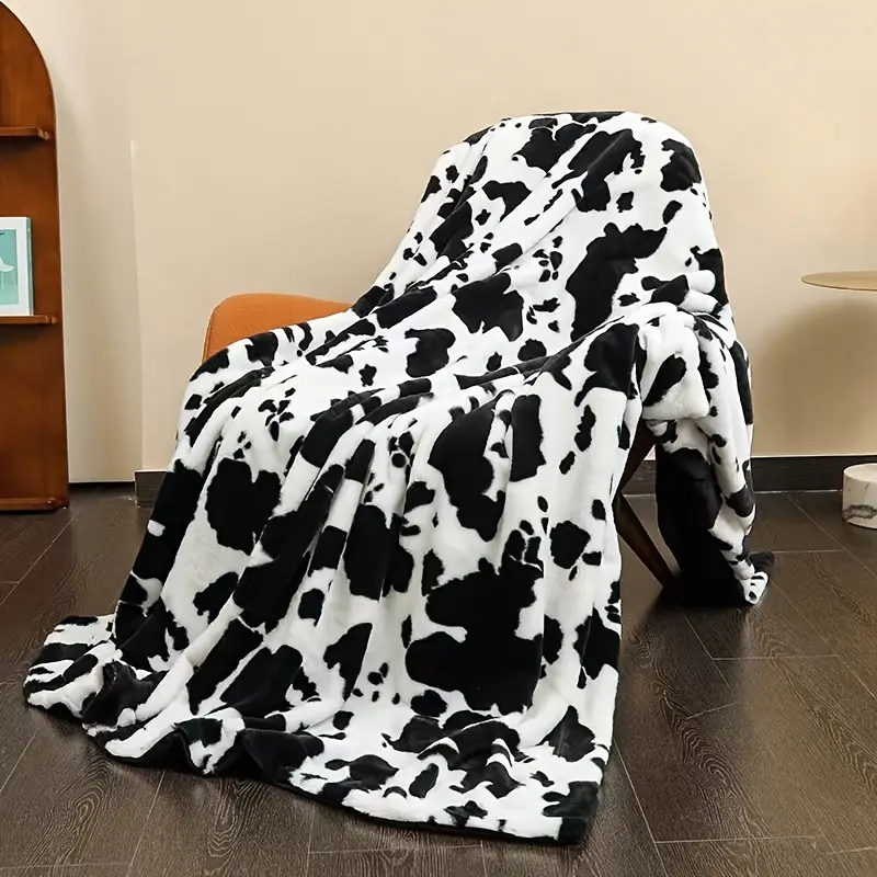 1pc Cow Print Flannel Blanket, Dormitory Office Nap Blanket, Air Conditioning Sofa Blanket Multiple Sizes Suitable for All Home Decoration Gifts, Bed and Sofa Throw Blanket, Modern Living Decoration, Flannel Fabric