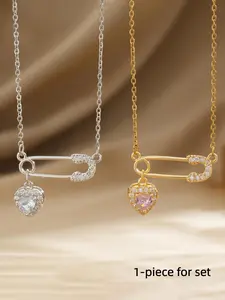 The inlaid zircon pin heart-shaped pendant necklace is suitable for daily wear, vacation and dating occasions, and is also a surprising and exquisite small gift, Charm Necklace, Zircon Gemstone Necklace