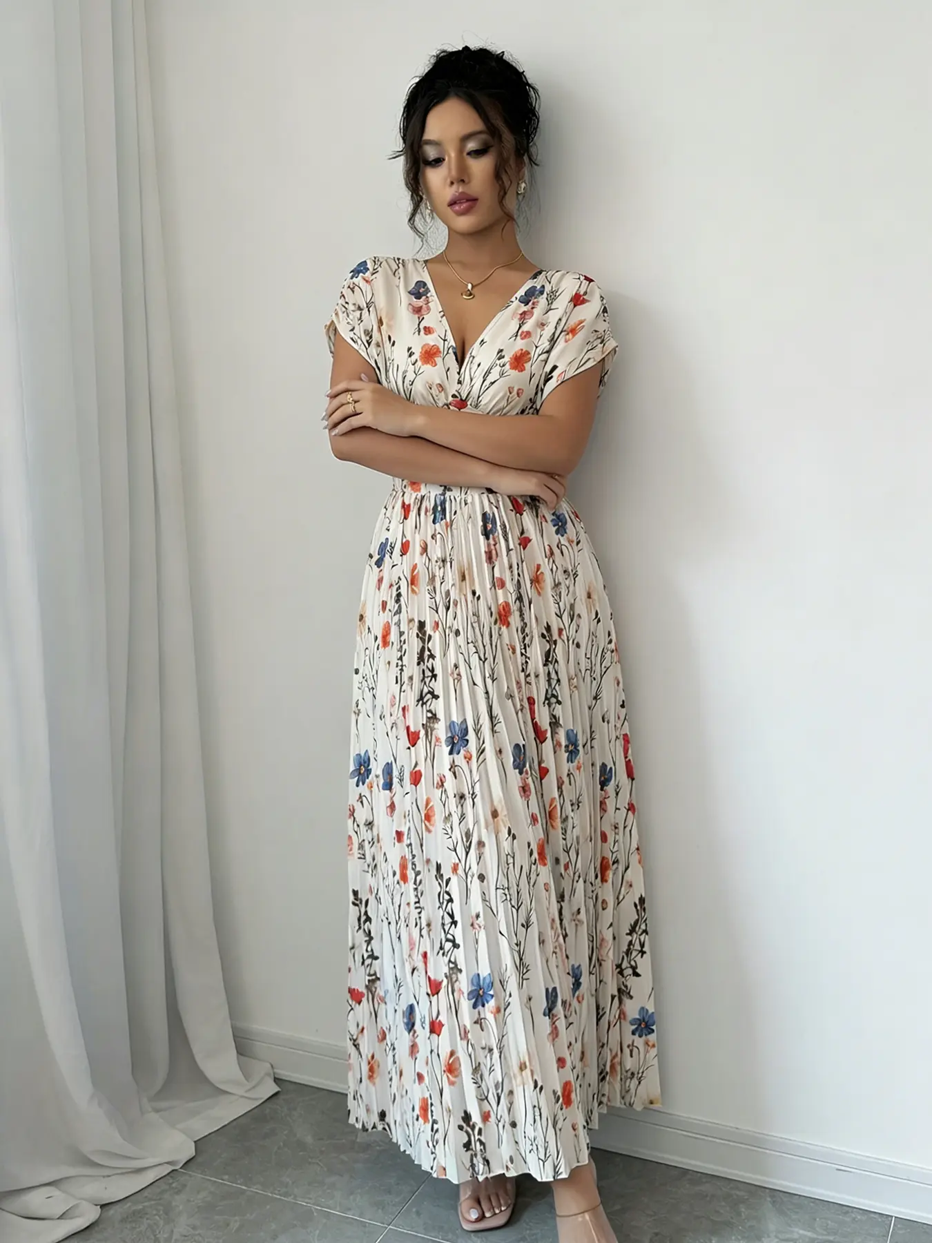 A fashionable white background pleated Maxi skirt with colorful floral prints for women. The colorful floral prints make it lively, and the pleated skirt is elegant and suitable for commuting to work, shopping, and outdoor wear, Bohemian