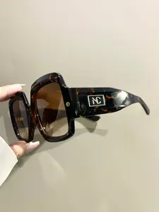 Large Frame Square Glasses, Trendy Fashion Decorative Eyeglasses Thick Frame Legs Eyeglasses Men and Women, Square Frame Eyewear