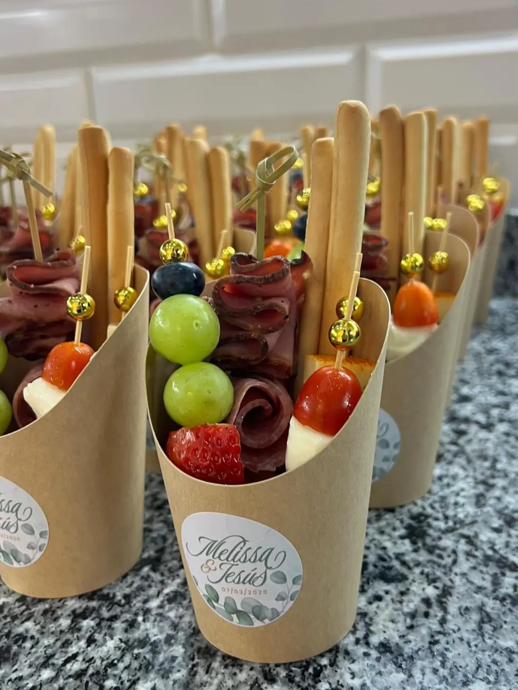50 Sets 14 oz Charcuterie Cups with Sticks, Individual Kraft Paper Charcuterie Boxes Disposable Individual Appetizer Serving Cups (50 Cups + 200 Cocktail Picks + 50 Bags + 50 Ties)
