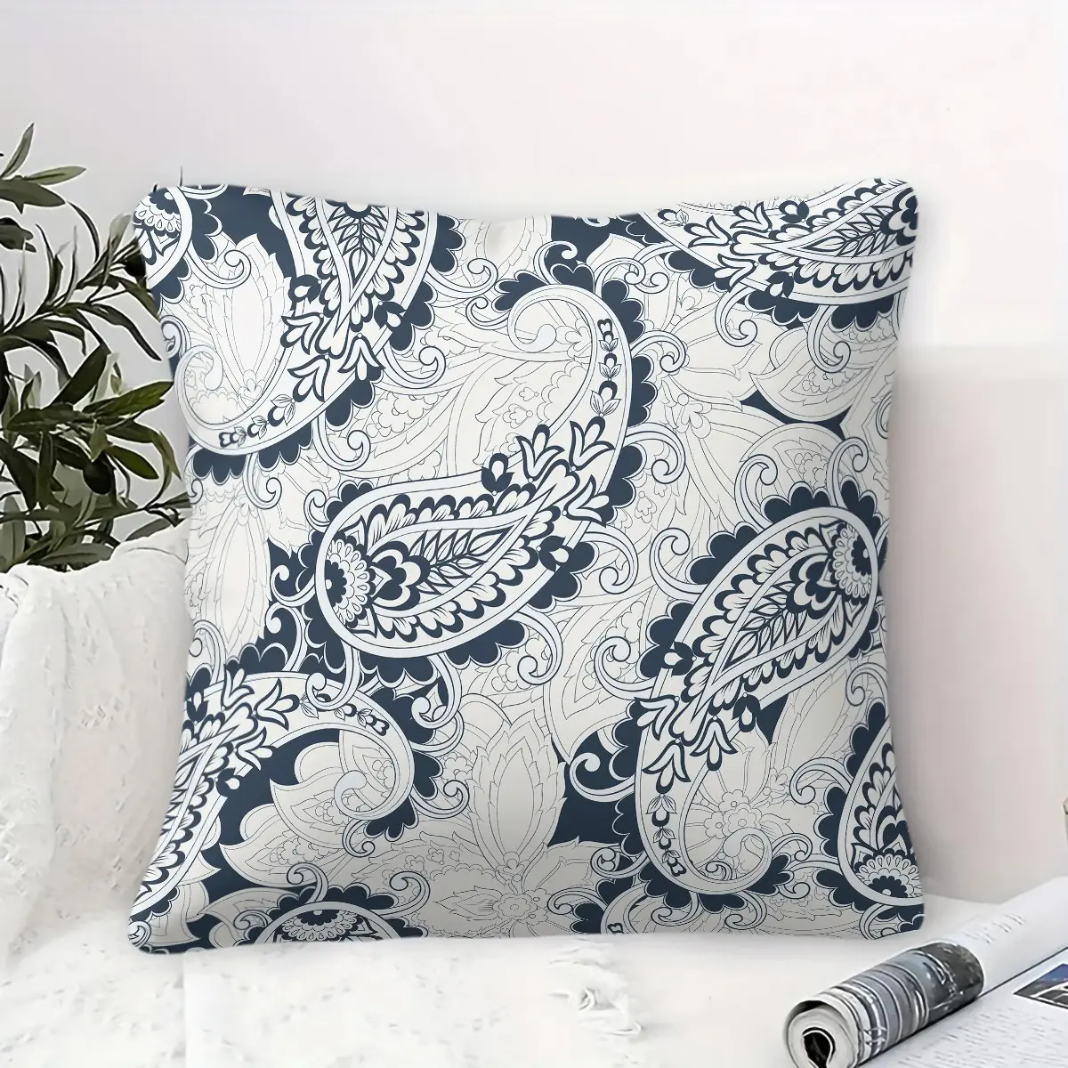 Single Bohemian Paisley Print Throw Pillow (Includes Insert)， A Decorative Pillow With A Touch Of Luxury; Features A Soft Floral Digital Print; Perfect For Adding Ambiance To Sofas, Bedrooms, Living Rooms, And Dorm Rooms