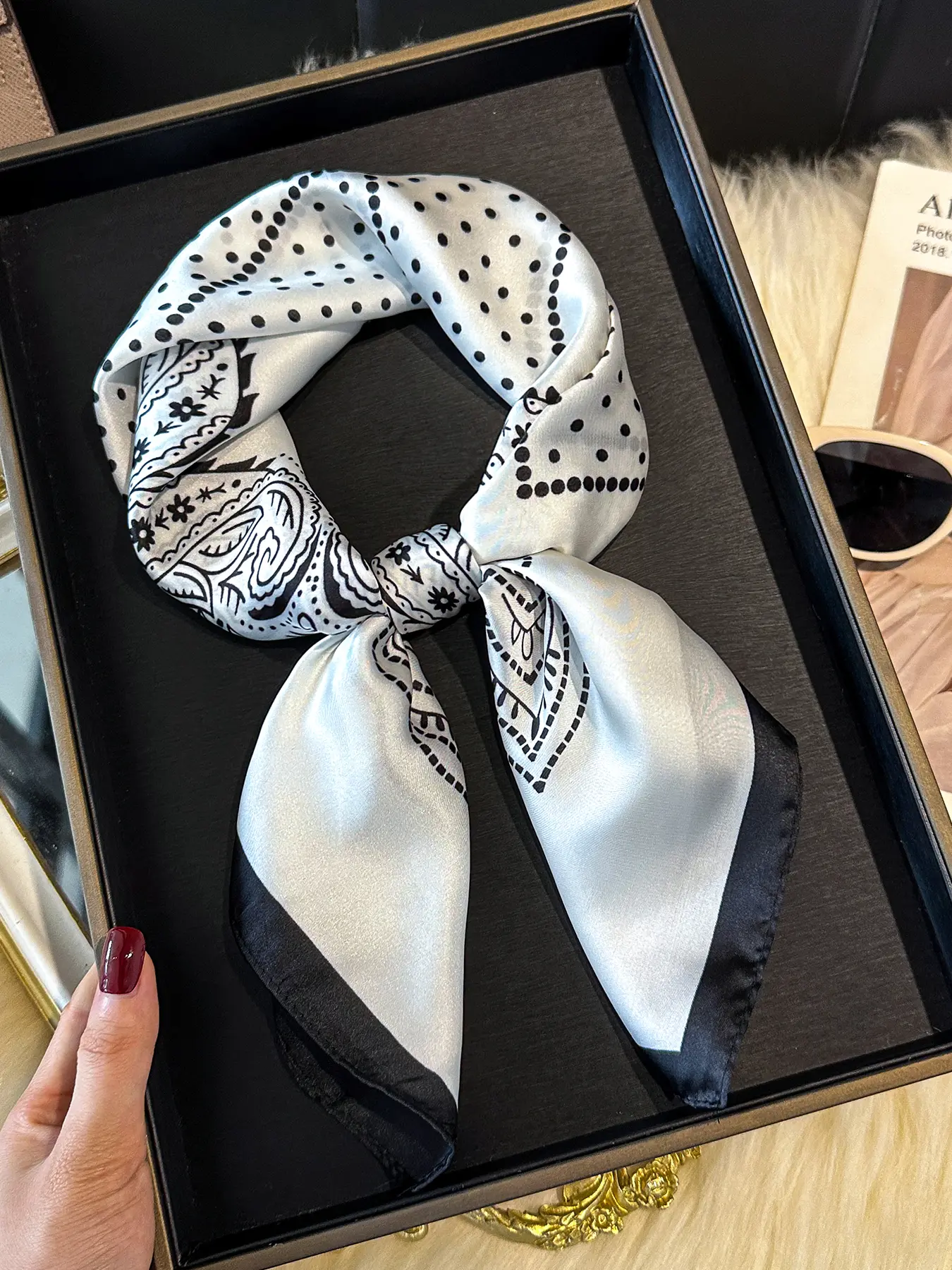 Lightweight Silk Scarf for Women, Boho Style Scarf, Outdoor Sun Protection Shawl, Classic Print, Floral Print Scarf, Printed Polyester Scarf, Summer Scarf, Windproof Sand-Resistant Square Wrap