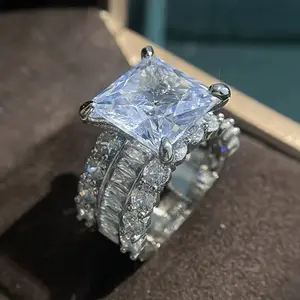 Luxurious Large Gemstone Ring, Starry Fashion Design, Embedded Shimmering Synthetic Zircon, Perfect for Parties and Daily Wear, Ideal Gift
