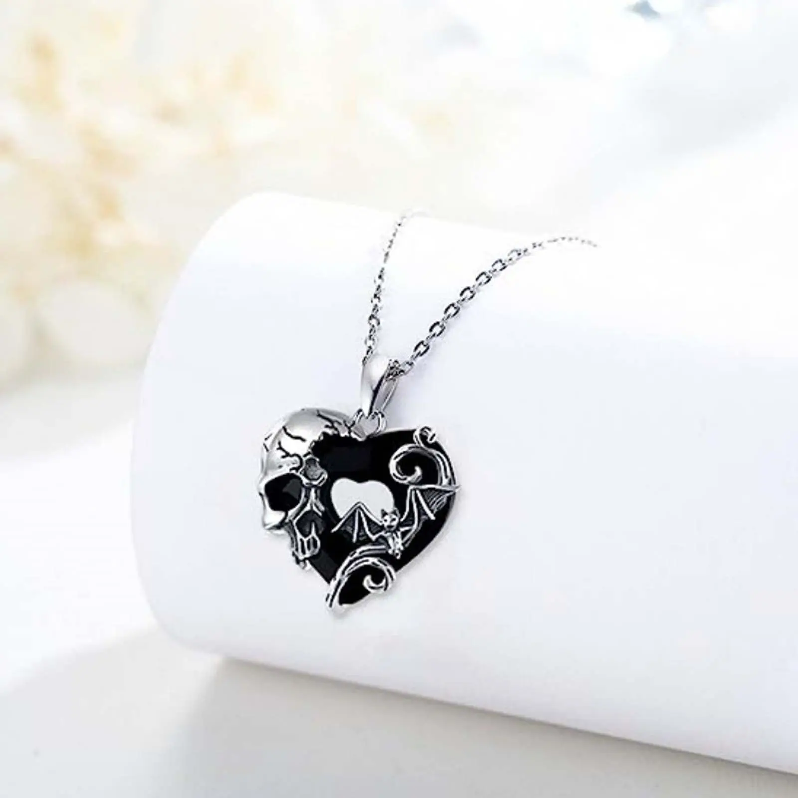 [Limited-Time Event] Gothic Witch Artificial Gemstone Necklace - Skull, Bat, Heart Pendant, Spooky Elements Death Motif Chain, Halloween Jewelry for Gothic Fashion Fans, Heart Pendant Necklace, Halloween Accessories, Skull And Bat Pendant