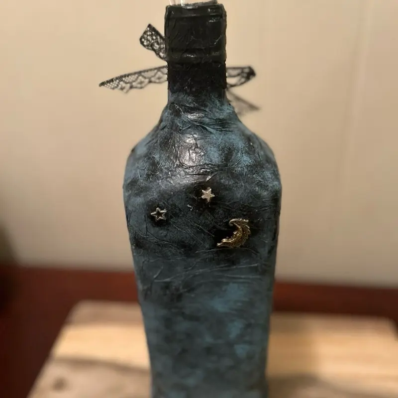 Black swan bottle